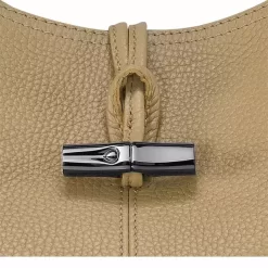 Longchamp Roseau Essential Schultertasche S -Boutique-Taschenladen Longchamp Roseau Essential 10184 968 005 6 600x600