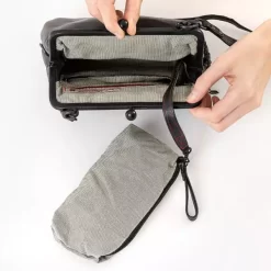 Aunts & Uncles Mrs. Fortune Cookie -Boutique-Taschenladen aunts uncles fortune cookie black smoke umhaengetasche 5 600x600