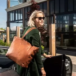 The Chesterfield Brand Berlin -Boutique-Taschenladen leder shopper cognac berlin 2 600x600